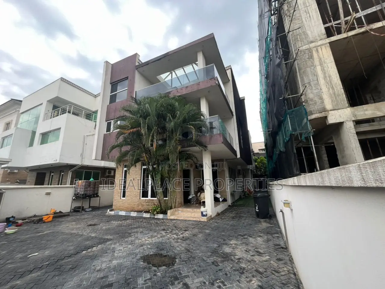 5bdrm House in Banana Island for rent