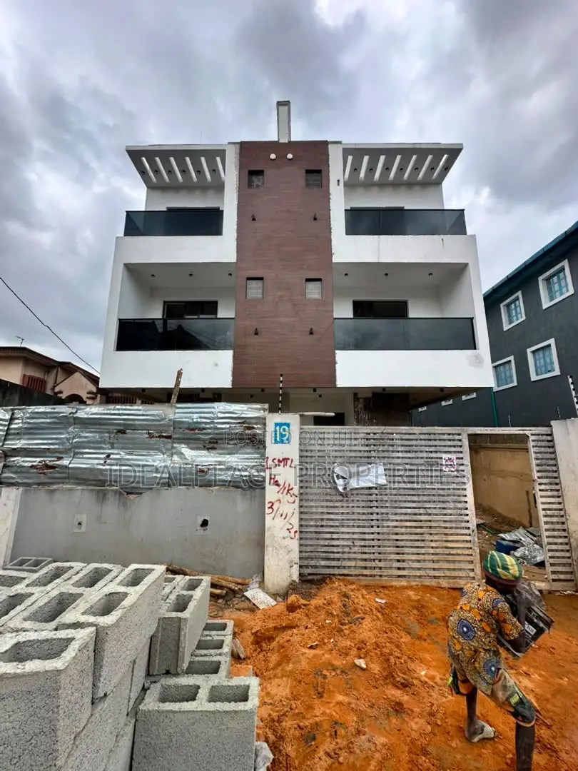 4bdrm Duplex in Adeniyi Jones for sale