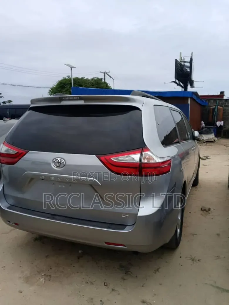 Toyota Sienna 2016 Silver