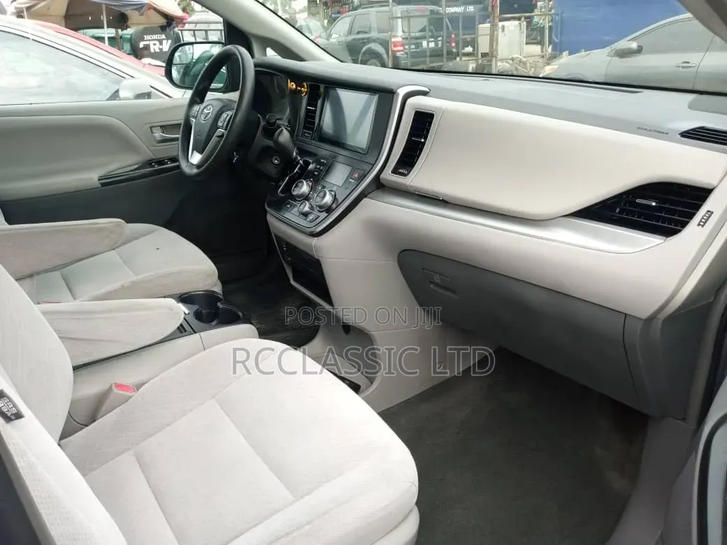 Toyota Sienna 2016 Silver