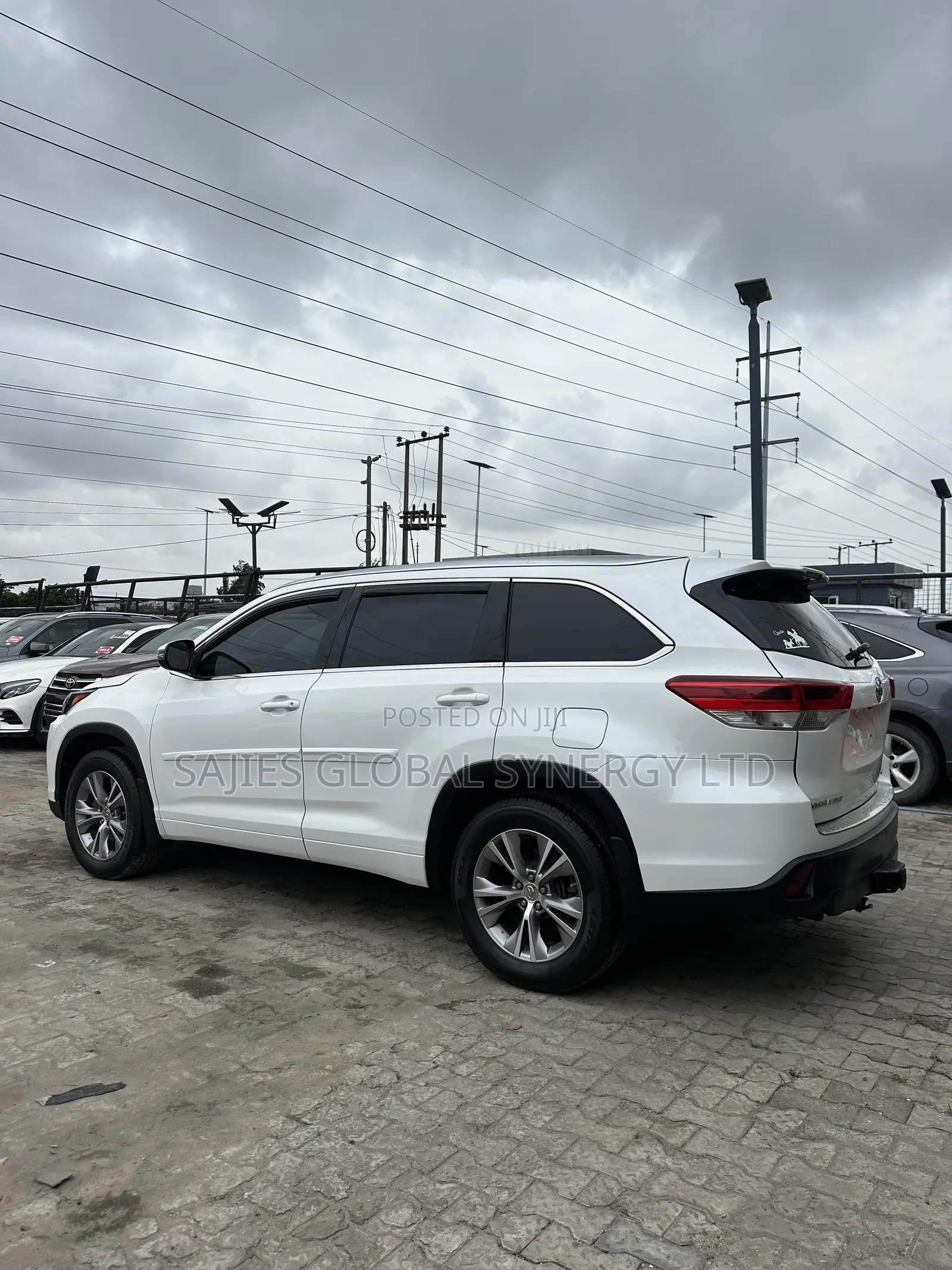 Toyota Highlander XLE 4dr SUV AWD (3.5L 6cyl 6A) 2015 White