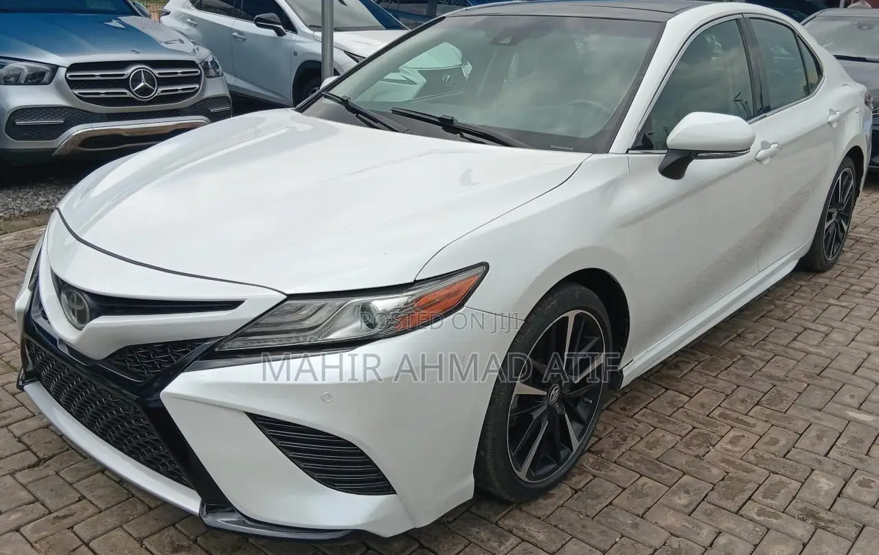 Toyota Camry XSE FWD (2.5L 4cyl 8AM) 2018 White
