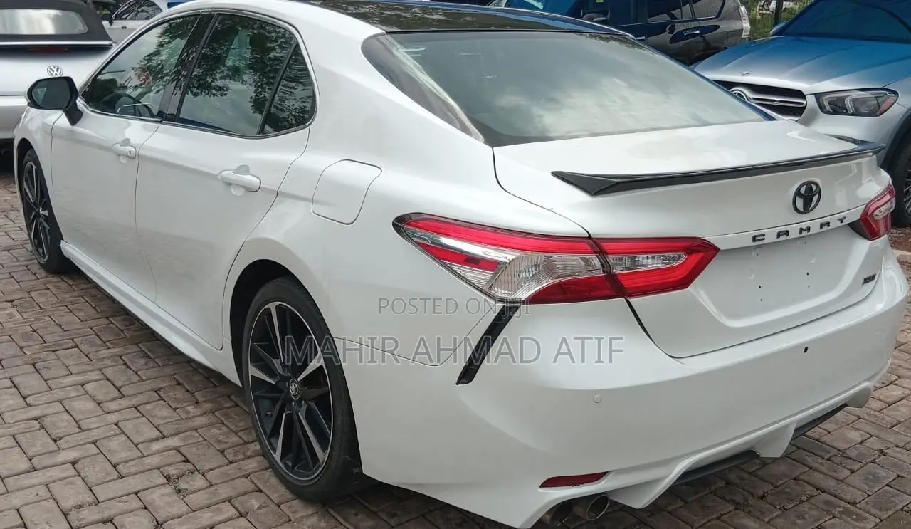 Toyota Camry XSE FWD (2.5L 4cyl 8AM) 2018 White