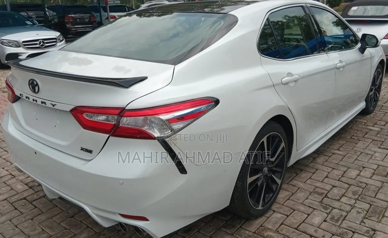 Toyota Camry XSE FWD (2.5L 4cyl 8AM) 2018 White