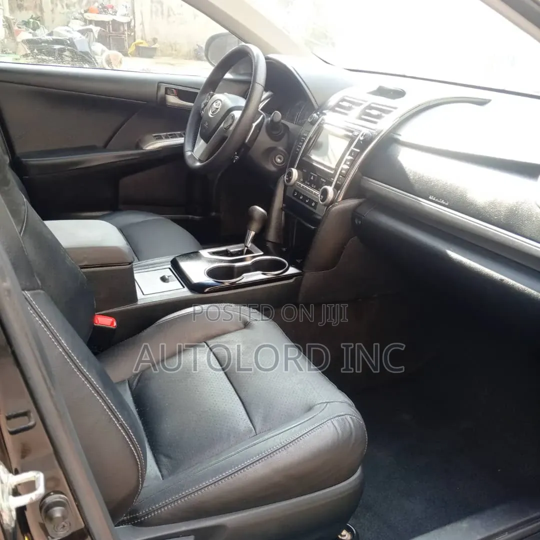 Toyota Camry SE 4dr Sedan (2.5L 4cyl 6A) 2013 Black