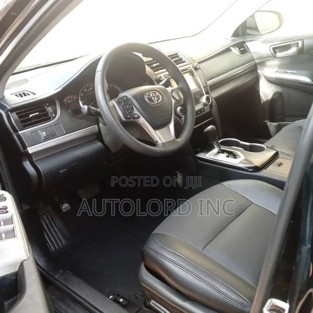 Toyota Camry SE 4dr Sedan (2.5L 4cyl 6A) 2013 Black
