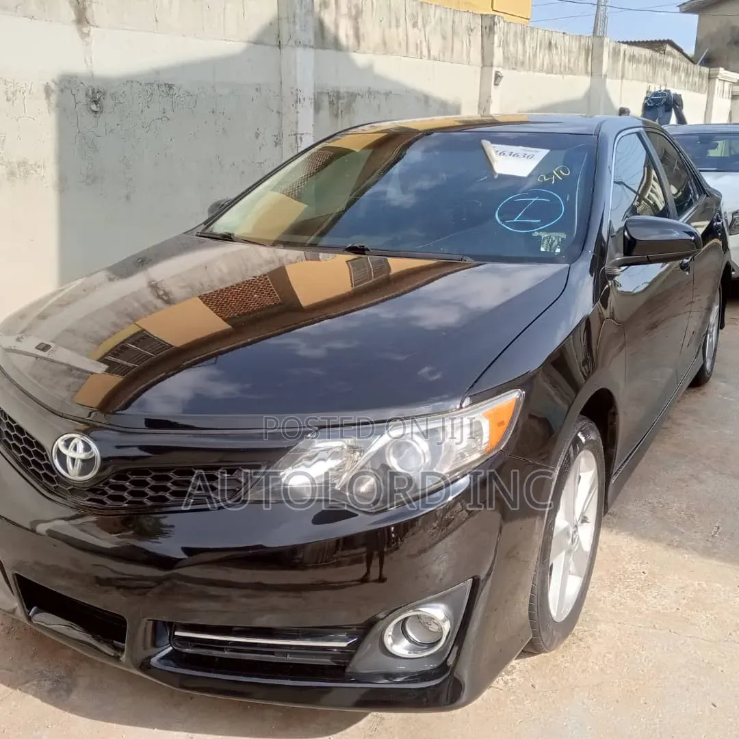 Toyota Camry SE 4dr Sedan (2.5L 4cyl 6A) 2013 Black