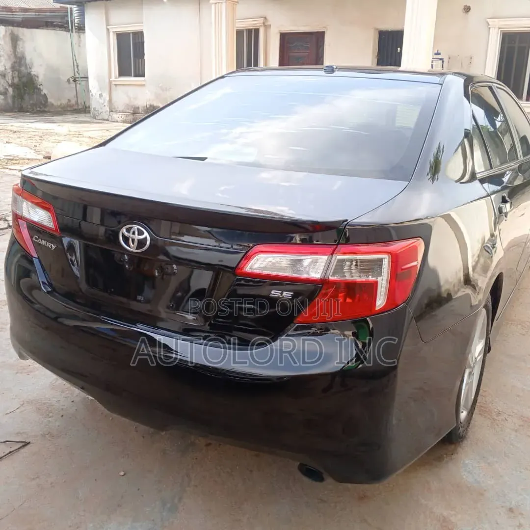 Toyota Camry SE 4dr Sedan (2.5L 4cyl 6A) 2013 Black