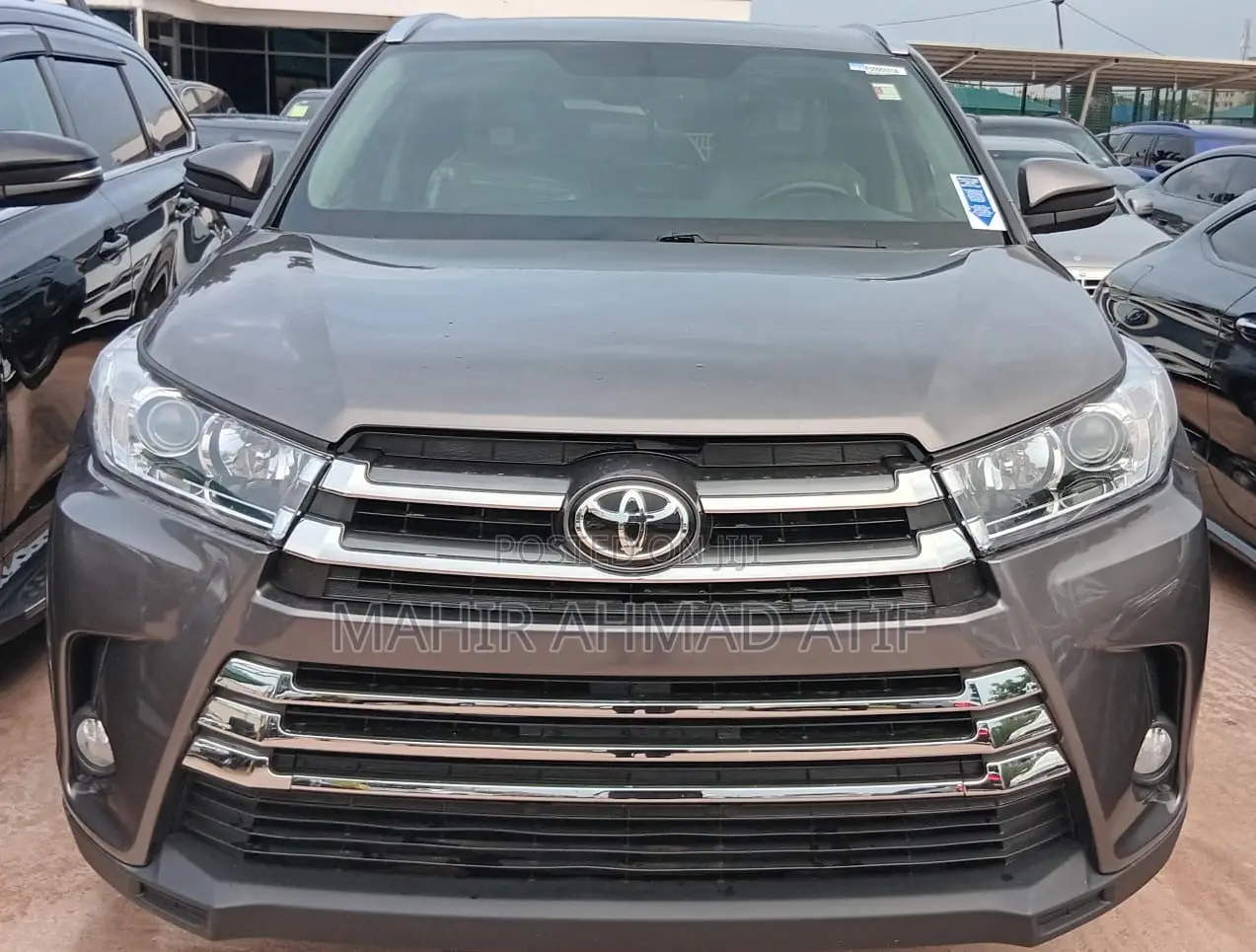Toyota Highlander XLE 4x4 V6 (3.5L 6cyl 8A) 2018 Gray