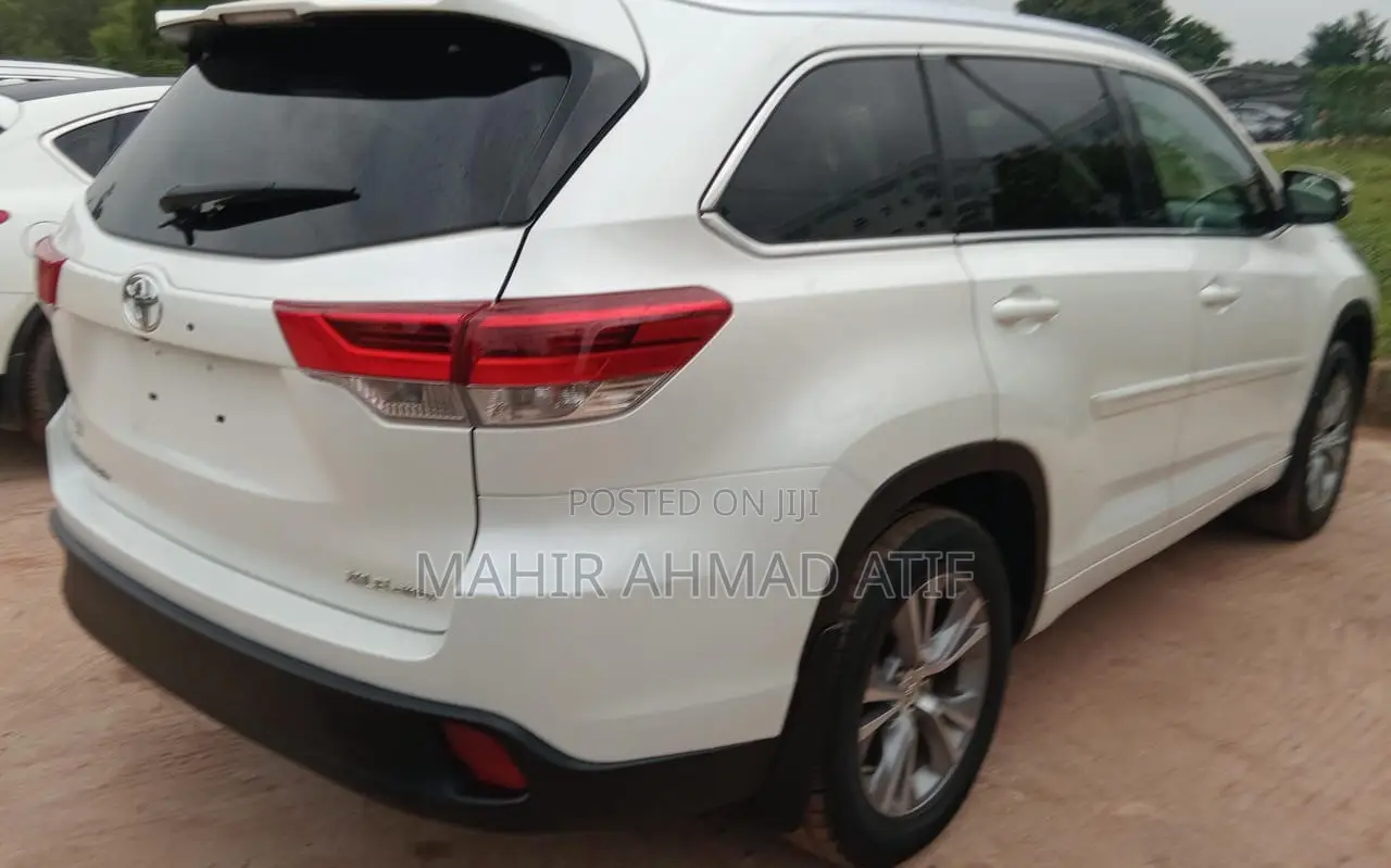 Toyota Highlander XLE 4x4 V6 (3.5L 6cyl 8A) 2018 White