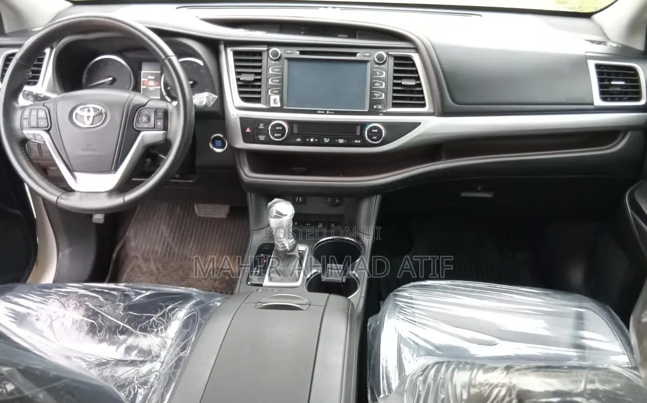 Toyota Highlander XLE 4x4 V6 (3.5L 6cyl 8A) 2018 White