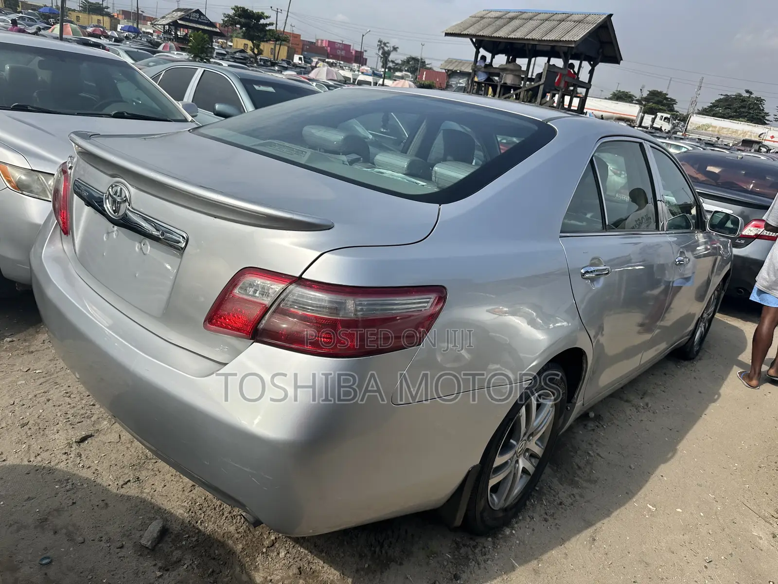 Toyota Camry LE 4dr Sedan (2.5L 4cyl 6A) 2011 Silver