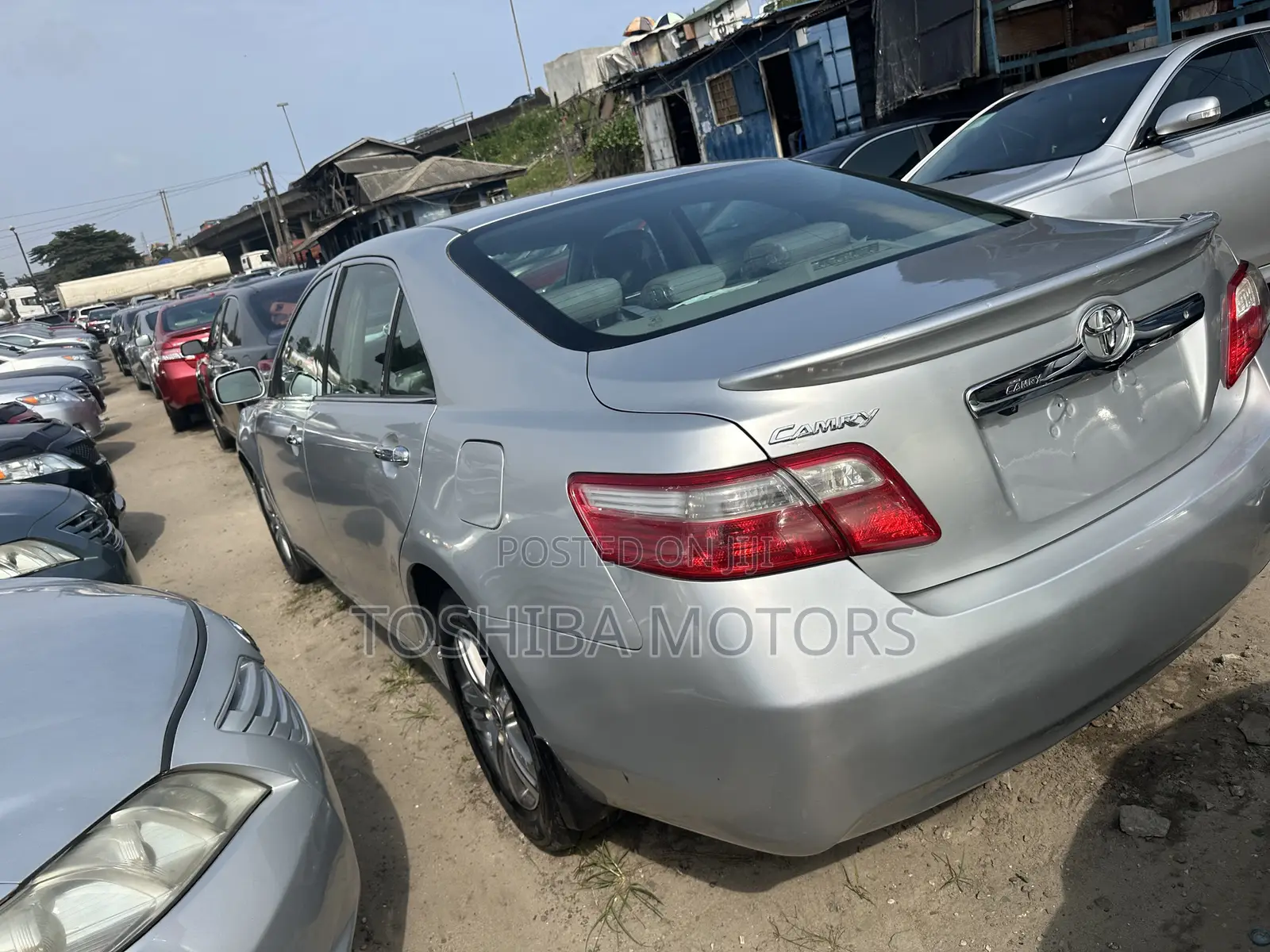 Toyota Camry LE 4dr Sedan (2.5L 4cyl 6A) 2011 Silver