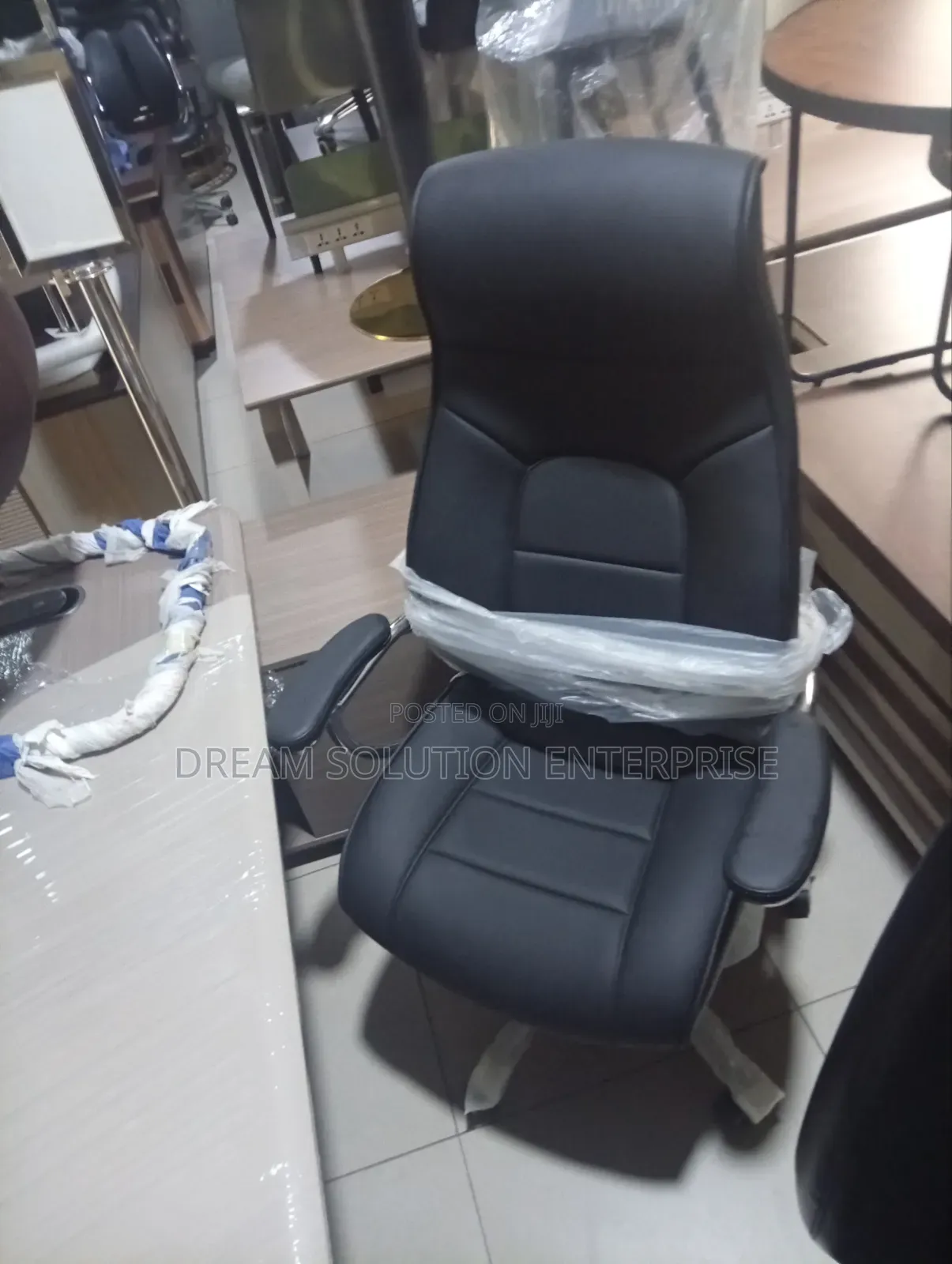 Quality Imported Office Swivel Chair With Visitor