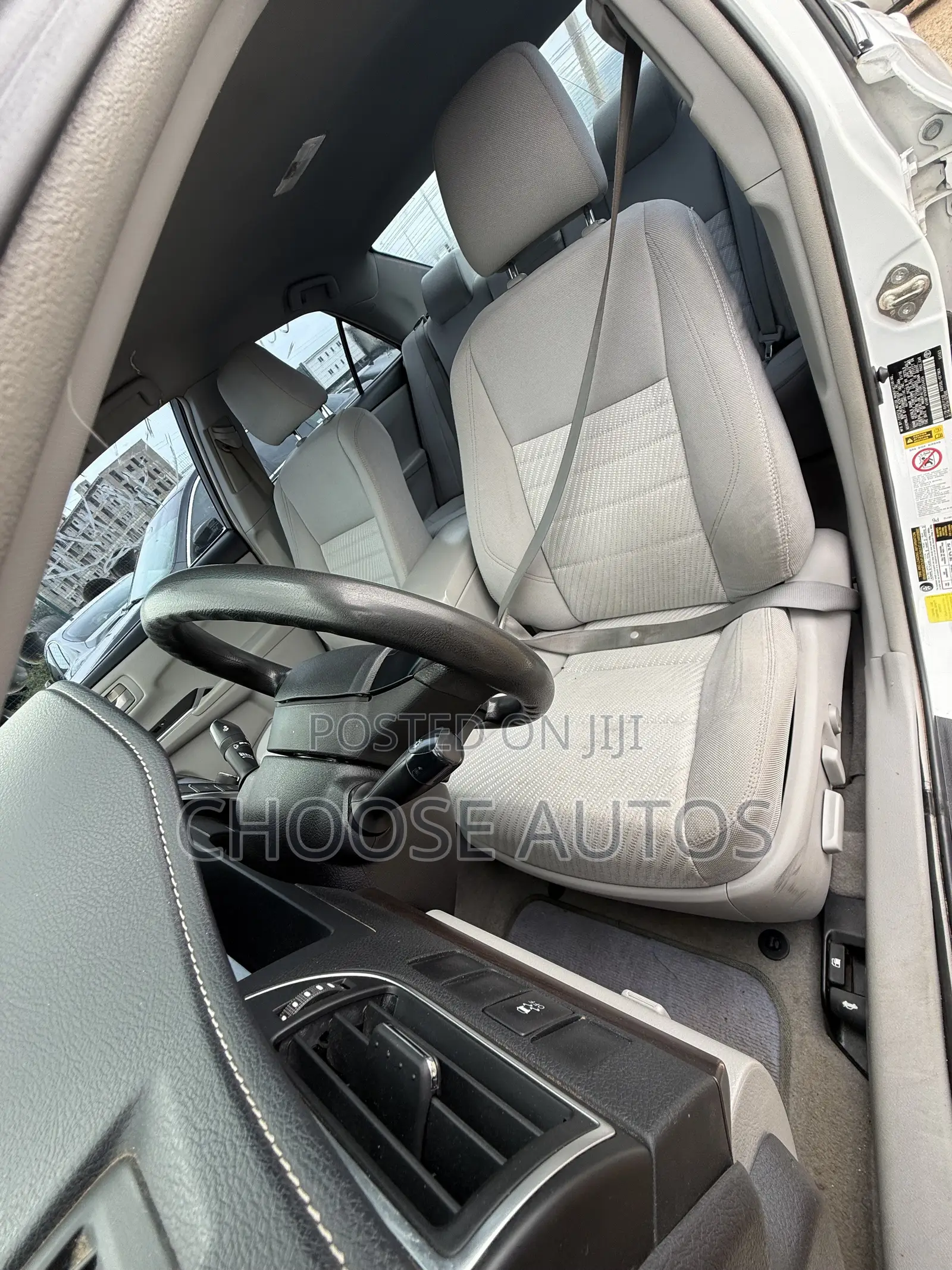 Toyota Camry LE 4dr Sedan (2.5L 4cyl 6A) 2016 White