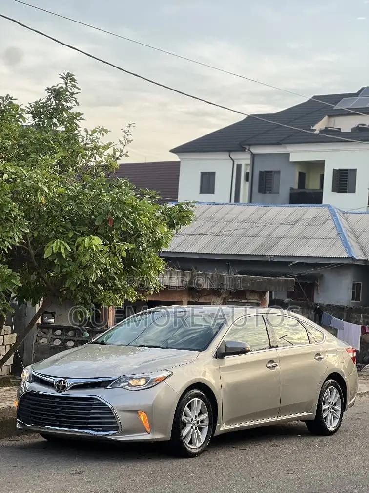 Toyota Avalon XLE Premium 4dr Sedan (3.5L 6cyl 6A) 2014 Gold