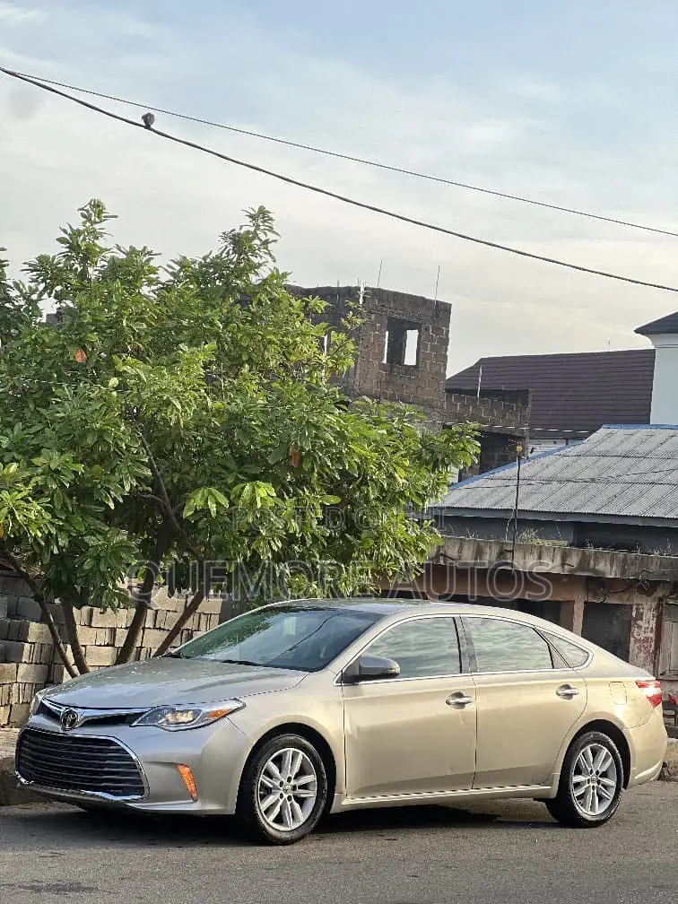 Toyota Avalon XLE Premium 4dr Sedan (3.5L 6cyl 6A) 2014 Gold