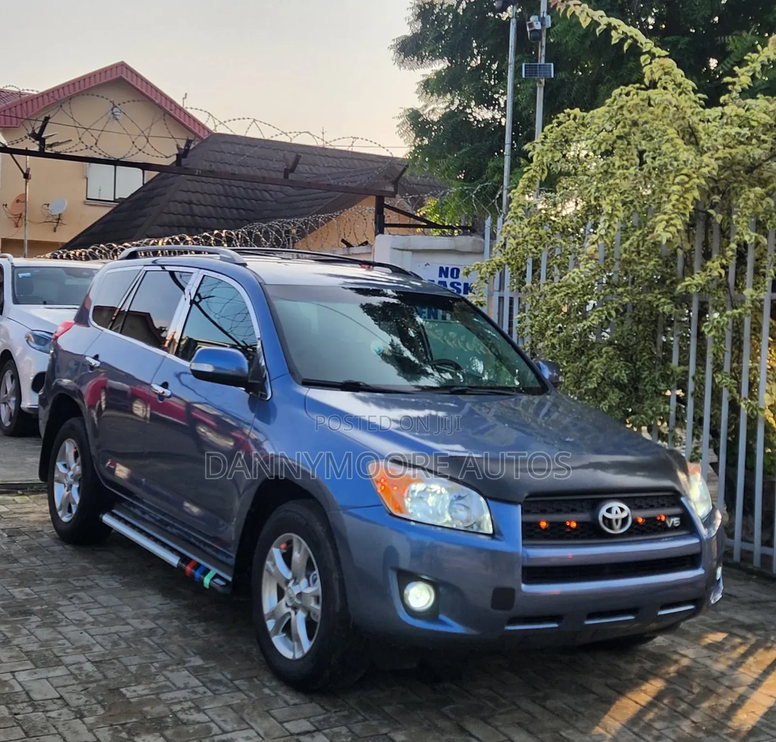 Toyota RAV4 2010 Blue