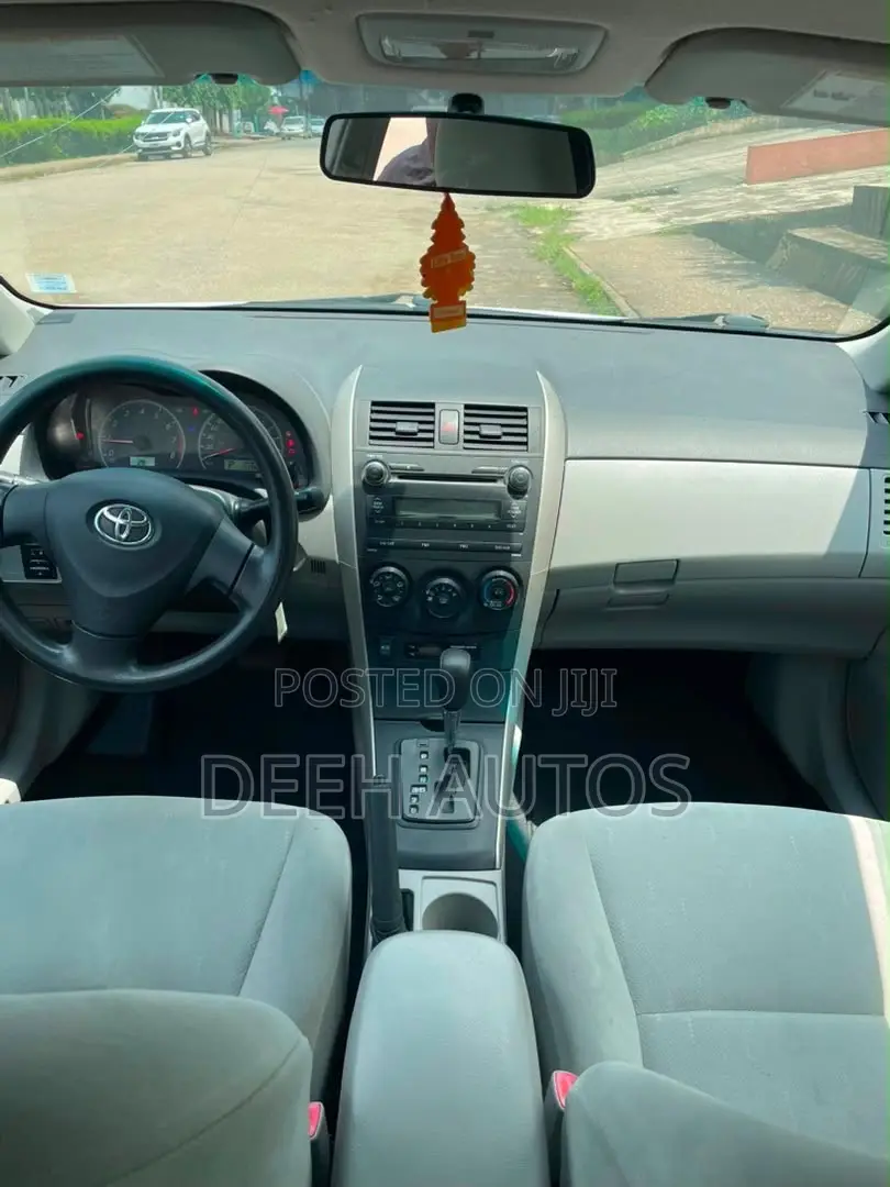 Toyota Corolla 2011 White