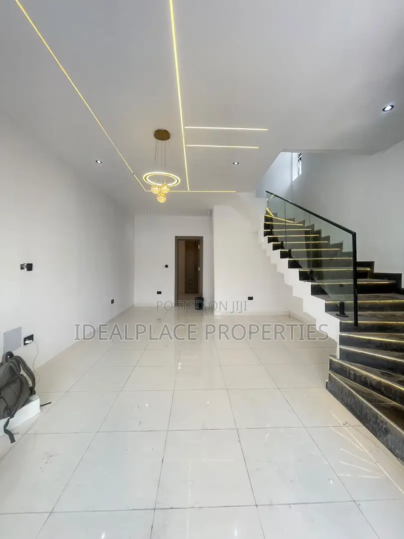 4bdrm Townhouse/Terrace in Sangotedo for sale
