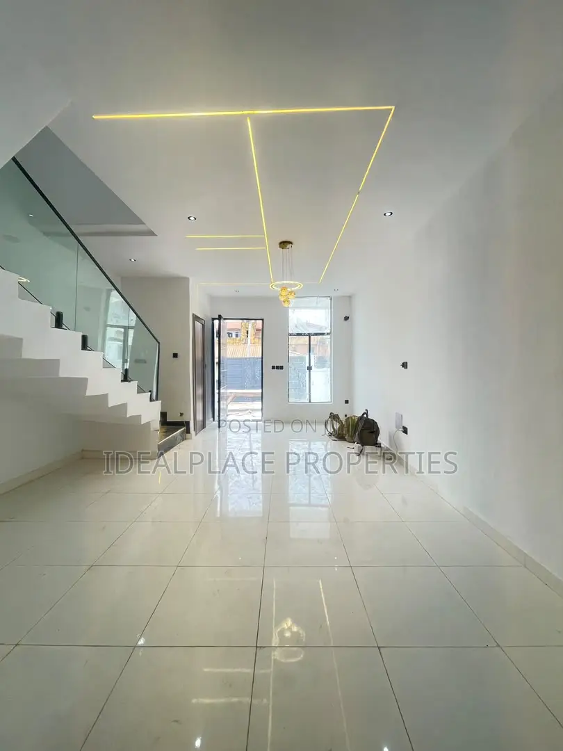 4bdrm Townhouse/Terrace in Sangotedo for sale