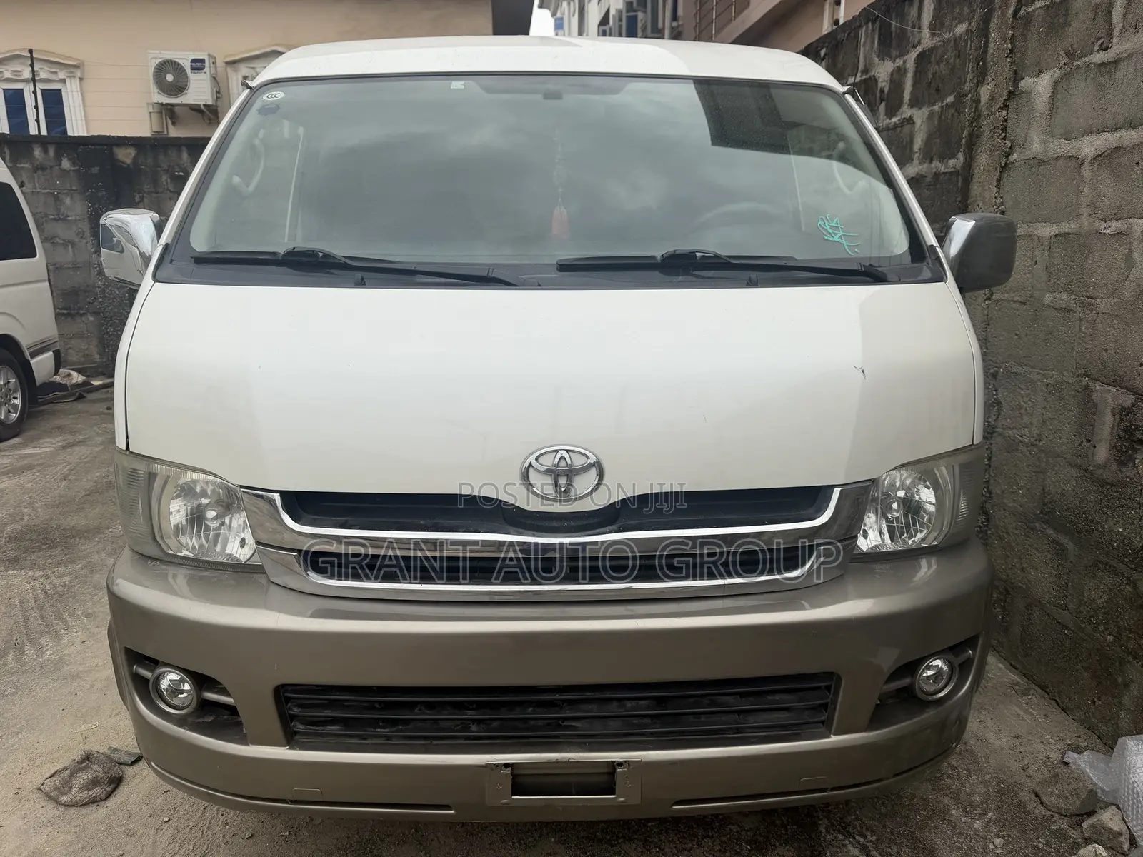 Toyota HiAce 2012 White