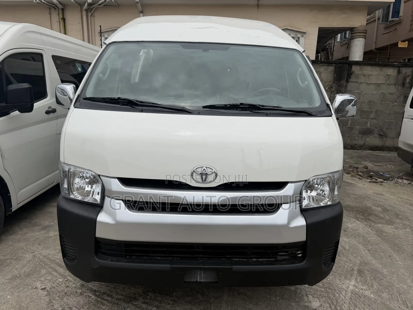 Toyota HiAce 2015 White