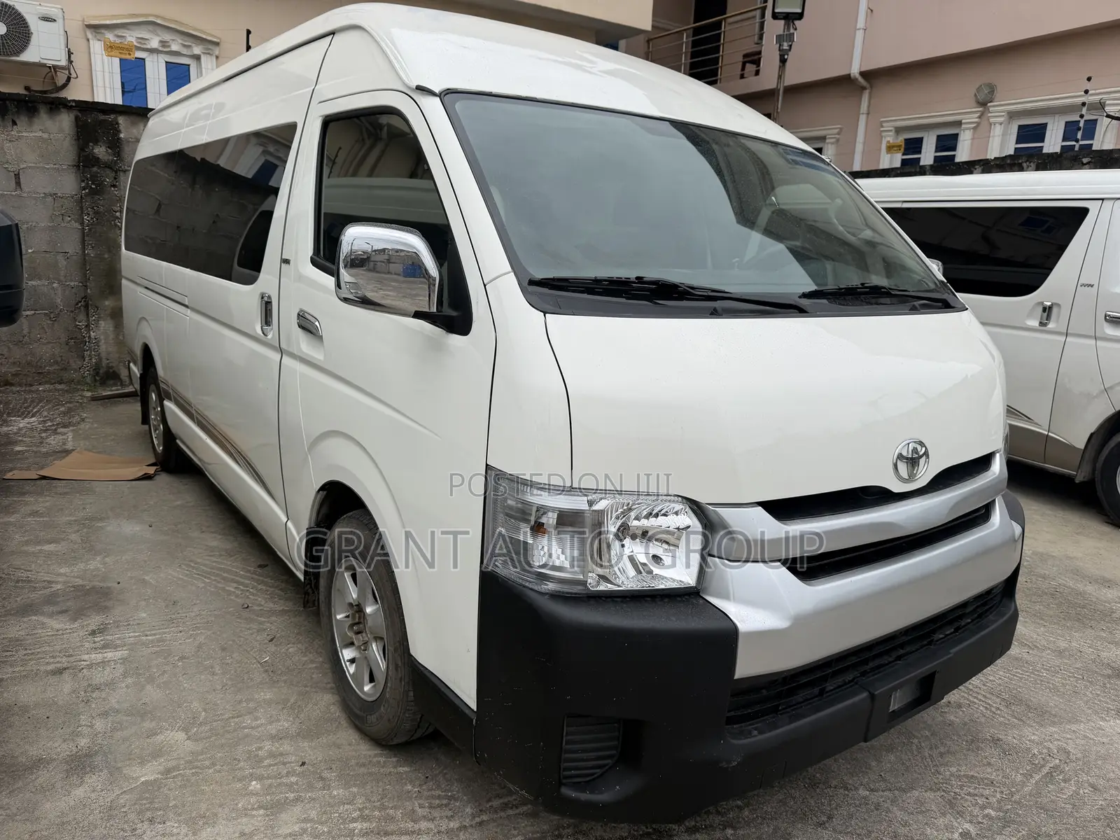 Toyota HiAce 2015 White