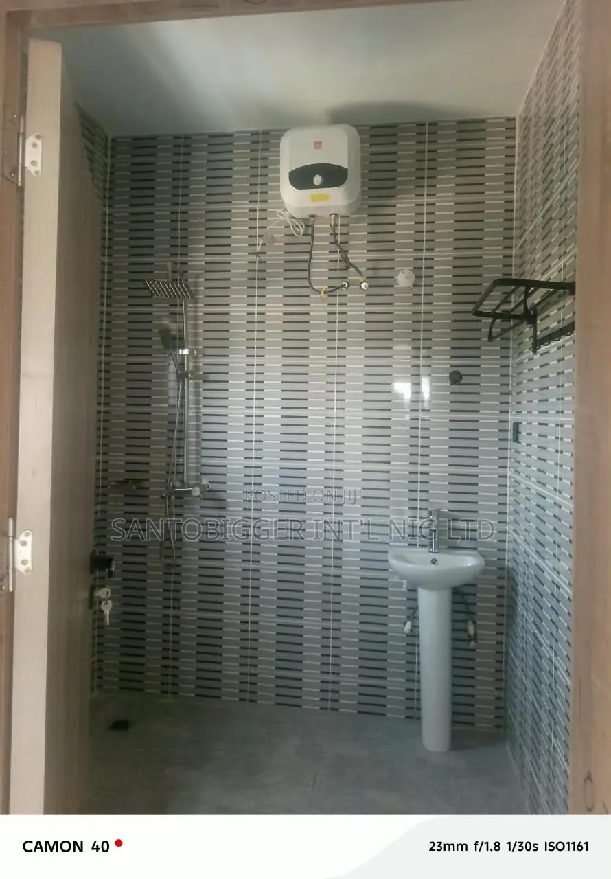 2bdrm Block of Flats in Santobigger, Sabon Lugbe for rent