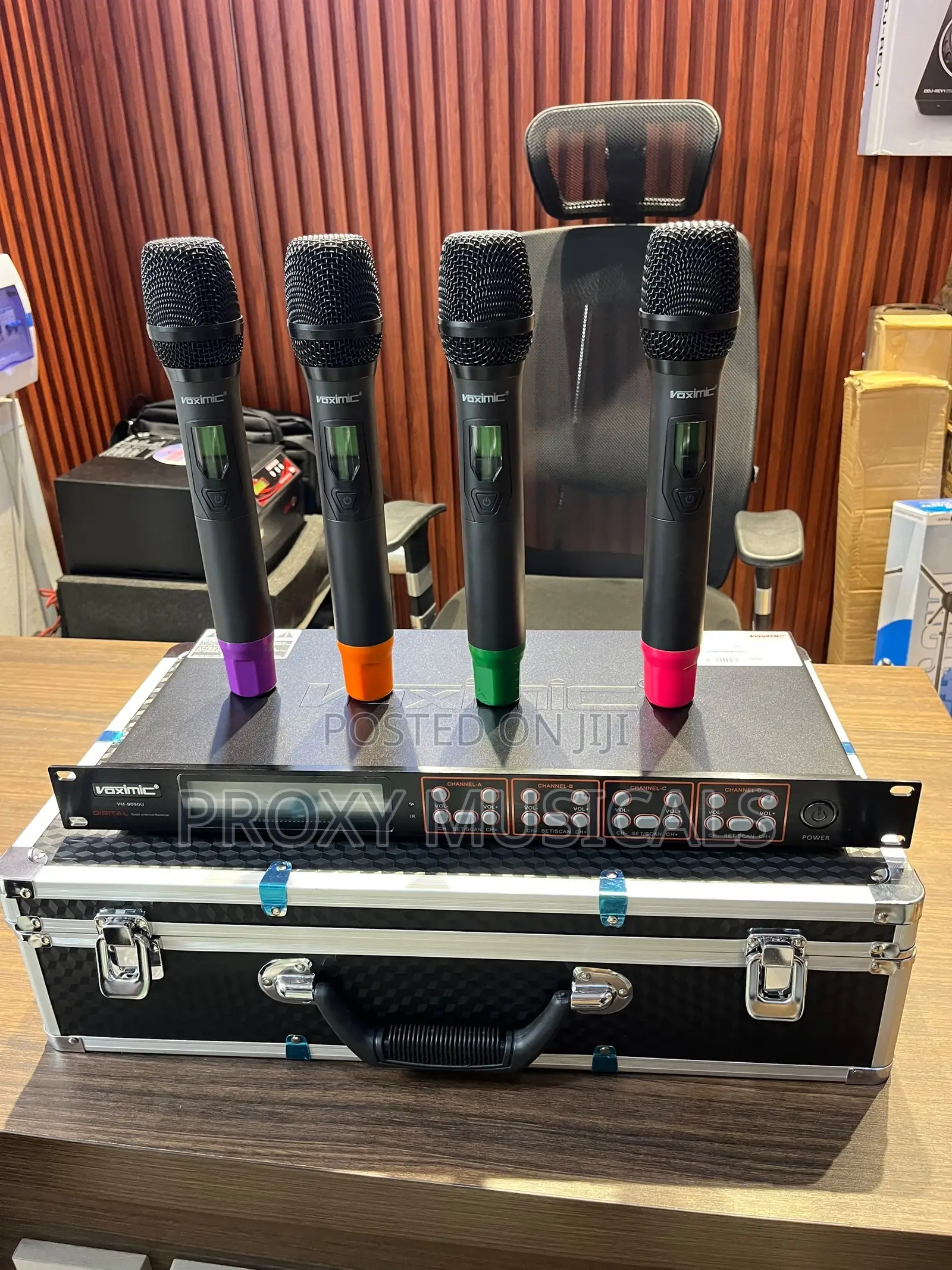 Voximic VM-9090U 4-in-1 Wireless Microphone