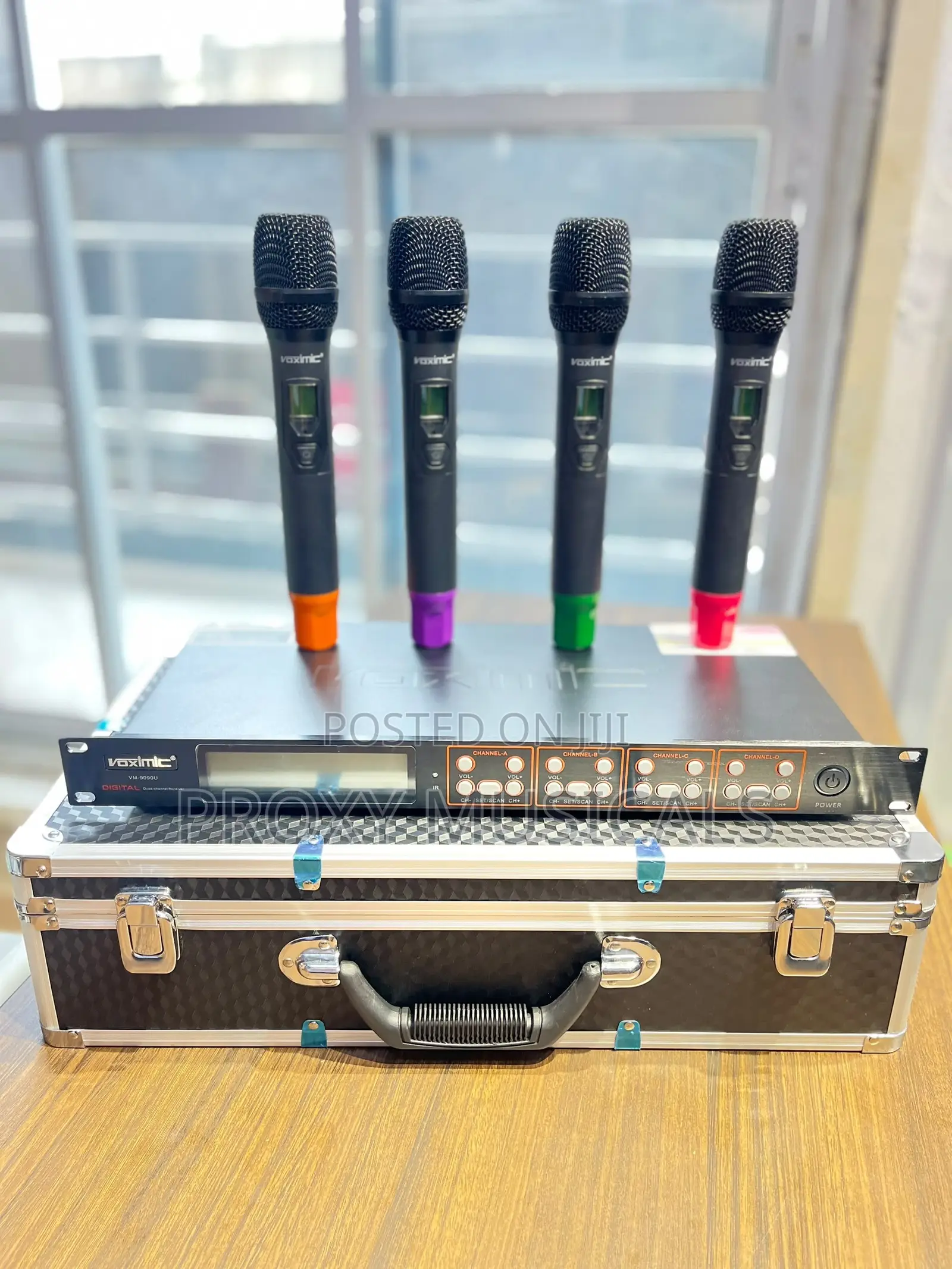 Voximic VM-9090U 4-in-1 Wireless Microphone