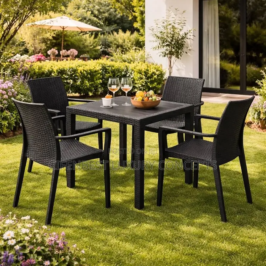 Outdoor Discovery Rattan Table and 4 Big Chairs
