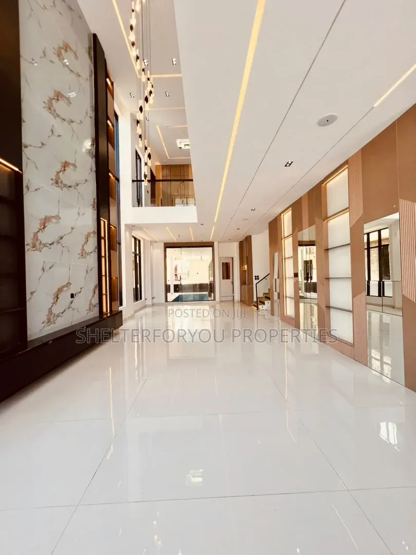 5bdrm Duplex in Lekki Expressway for sale