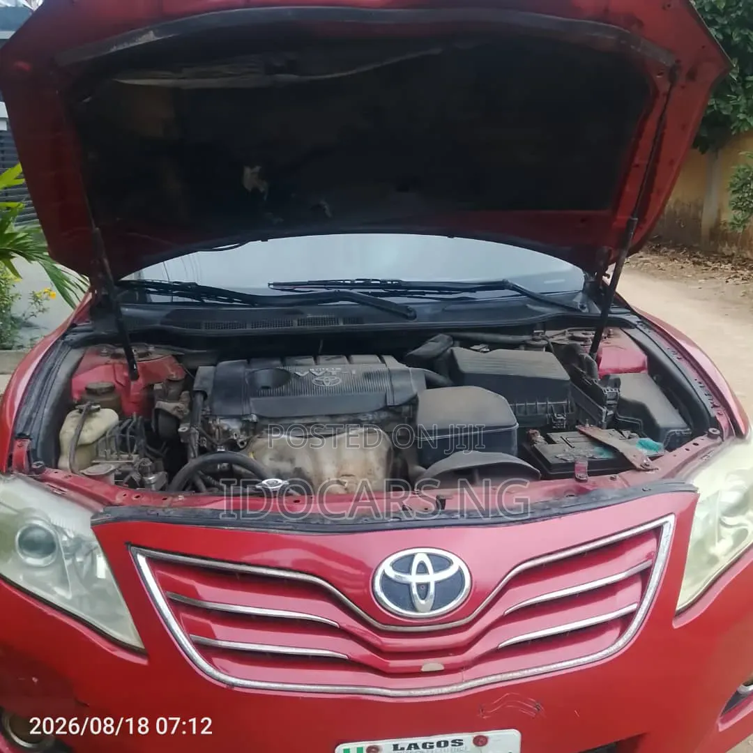 Toyota Camry LE 4dr Sedan (2.5L 4cyl 6A) 2011 Red
