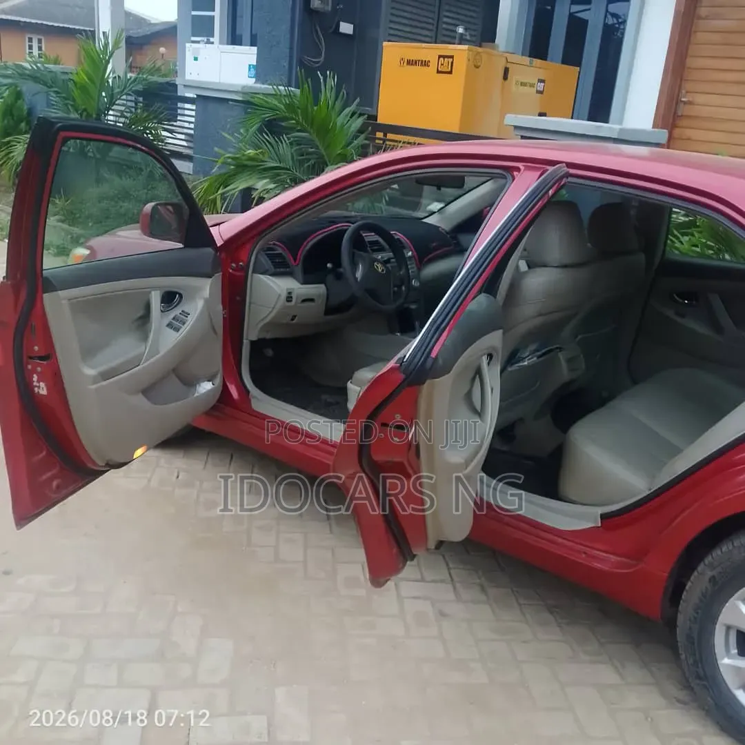 Toyota Camry LE 4dr Sedan (2.5L 4cyl 6A) 2011 Red