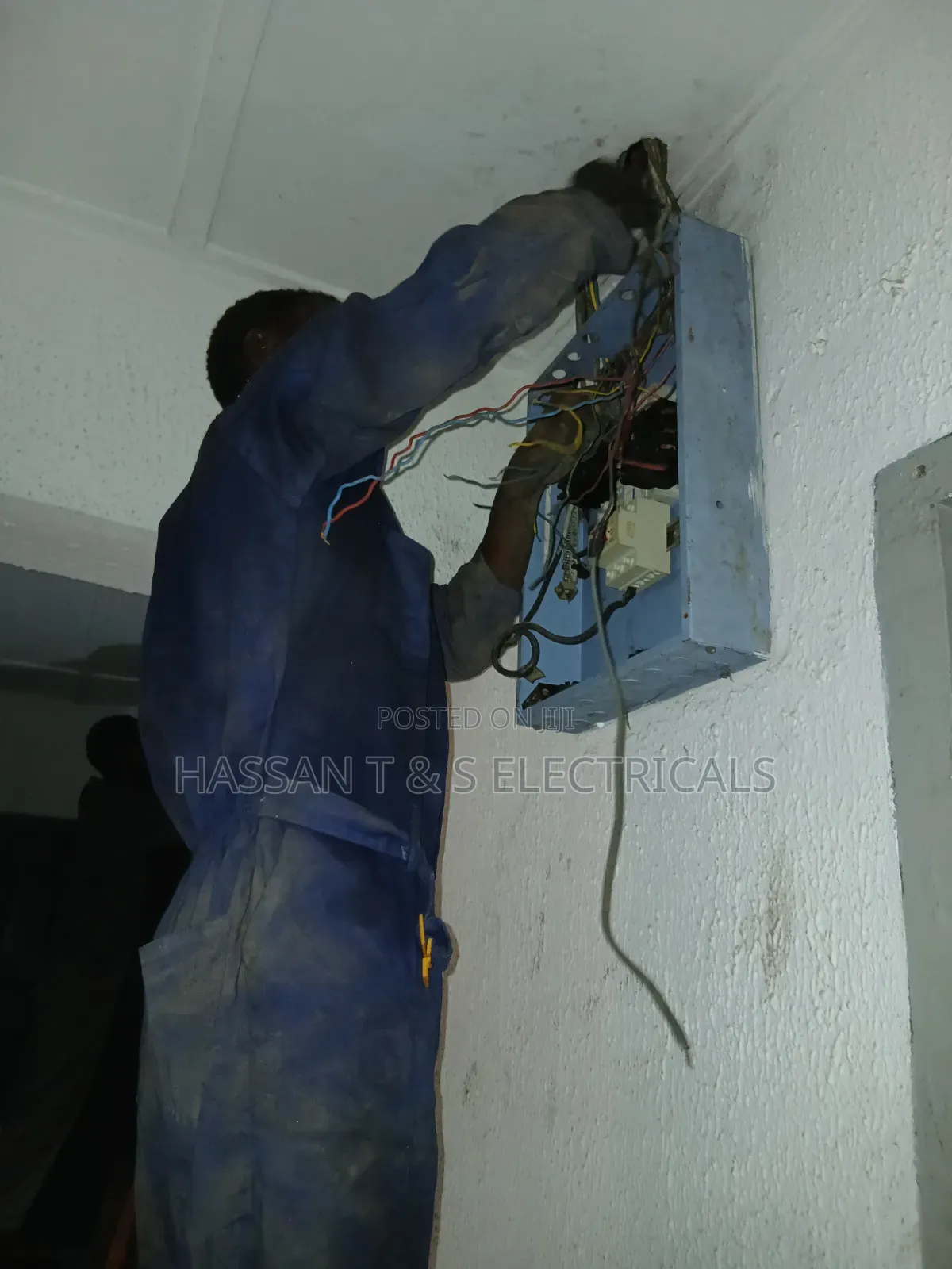 Professional ELECTRICIAN