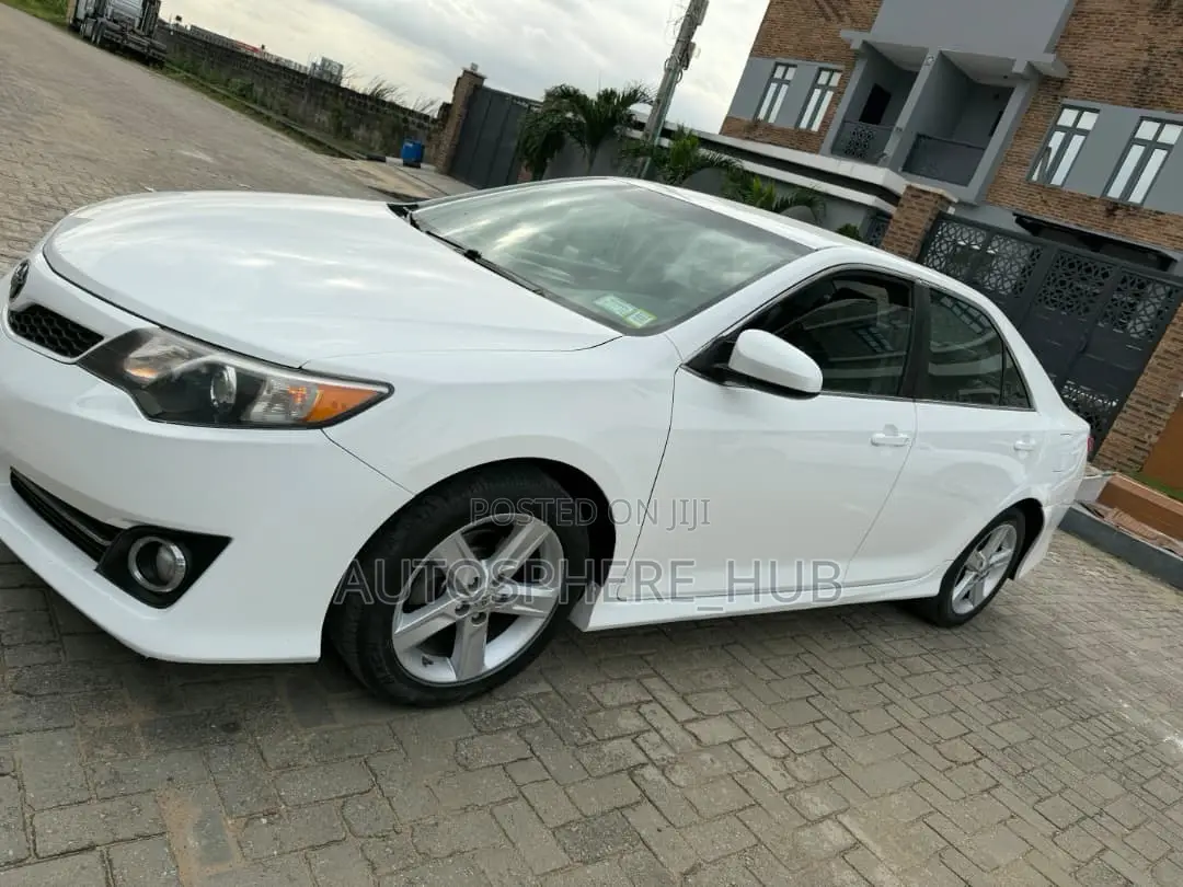 Toyota Camry SE 4dr Sedan (2.5L 4cyl 6A) 2014 White