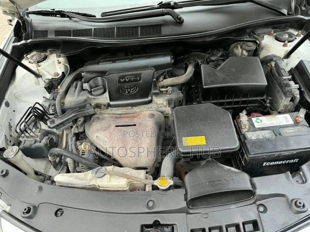 Toyota Camry SE 4dr Sedan (2.5L 4cyl 6A) 2014 White