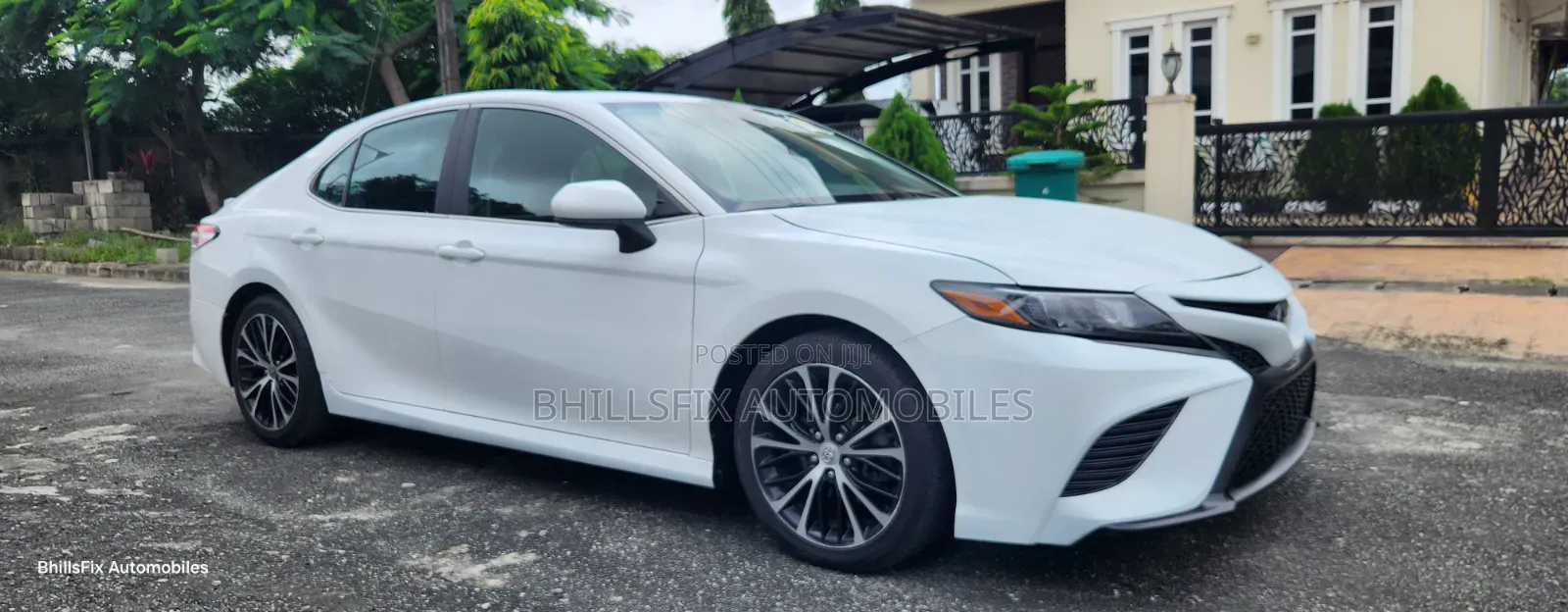 Toyota Camry SE FWD 2020 White