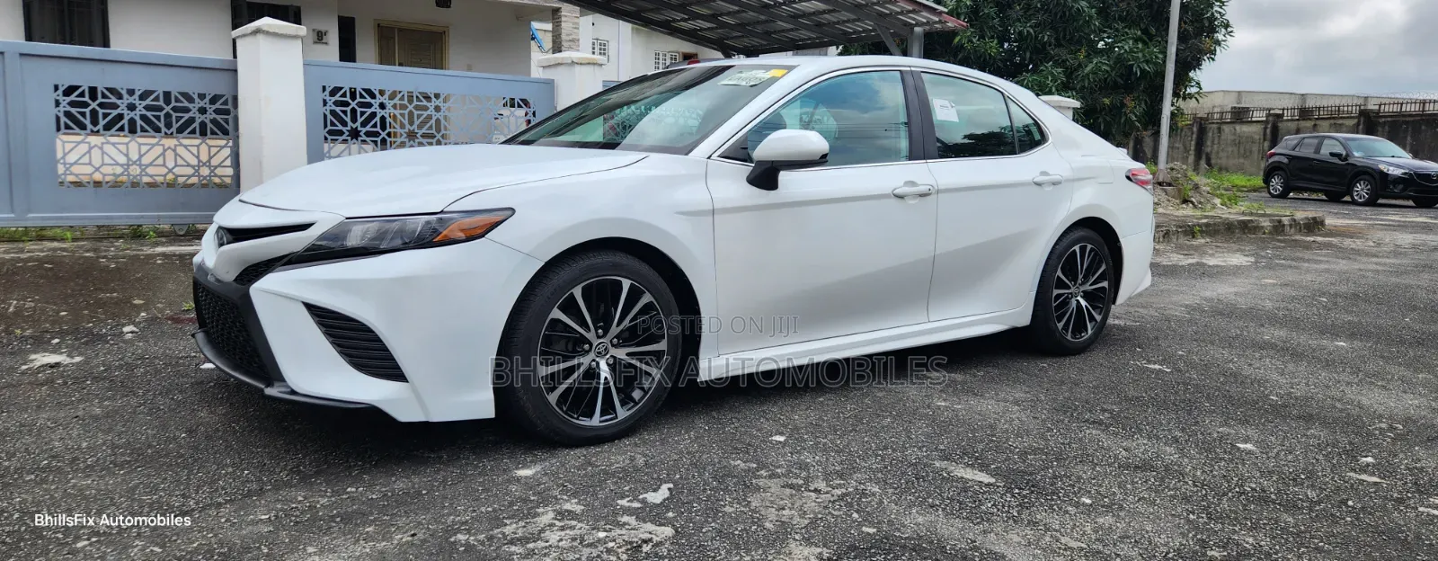 Toyota Camry SE FWD 2020 White
