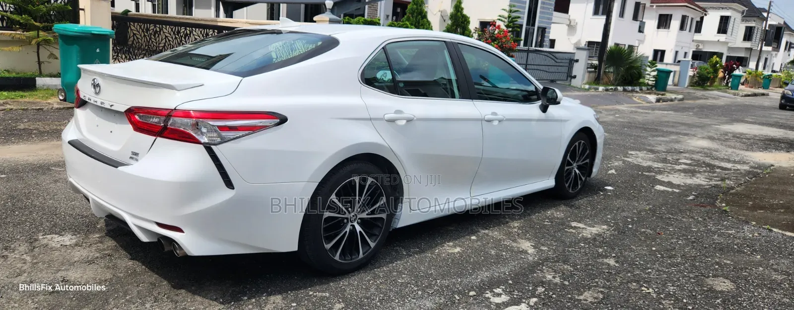 Toyota Camry SE FWD 2020 White