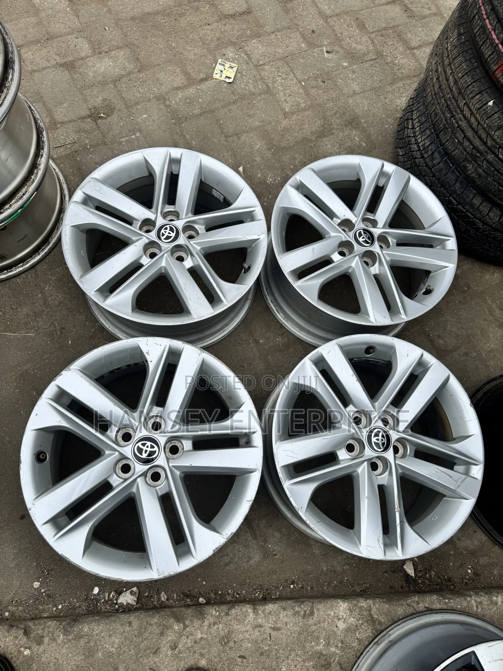 Toyota Corolla 2017 Rim 16 OEM