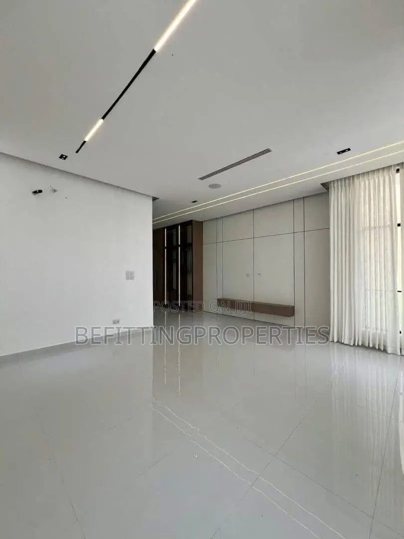 5bdrm Duplex in Lekki for sale