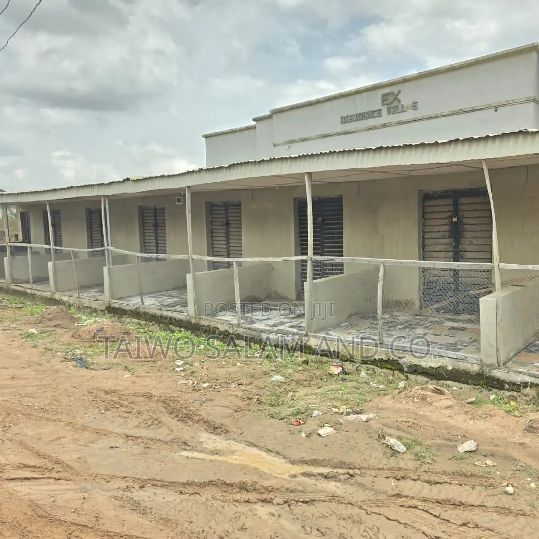 8 Units of Shops