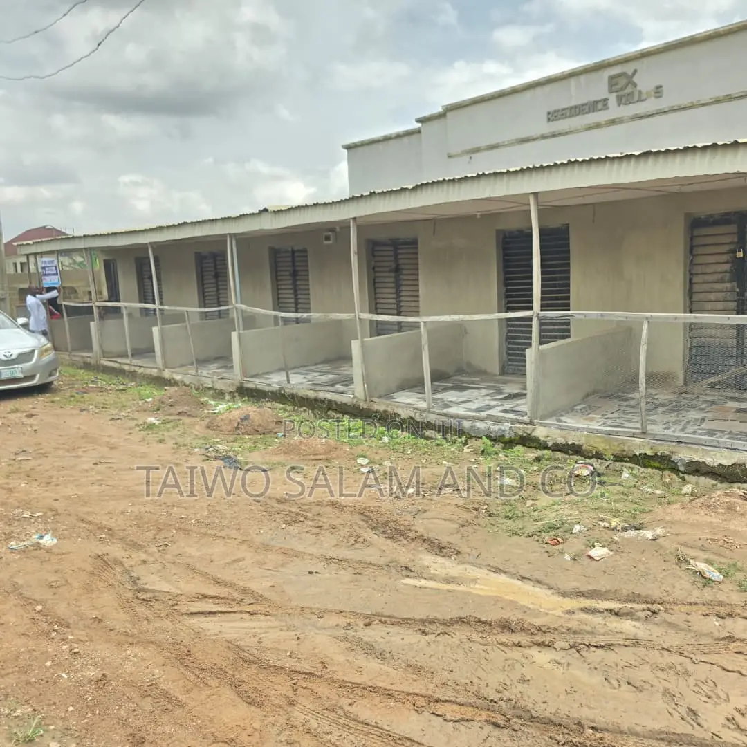8 Units of Shops
