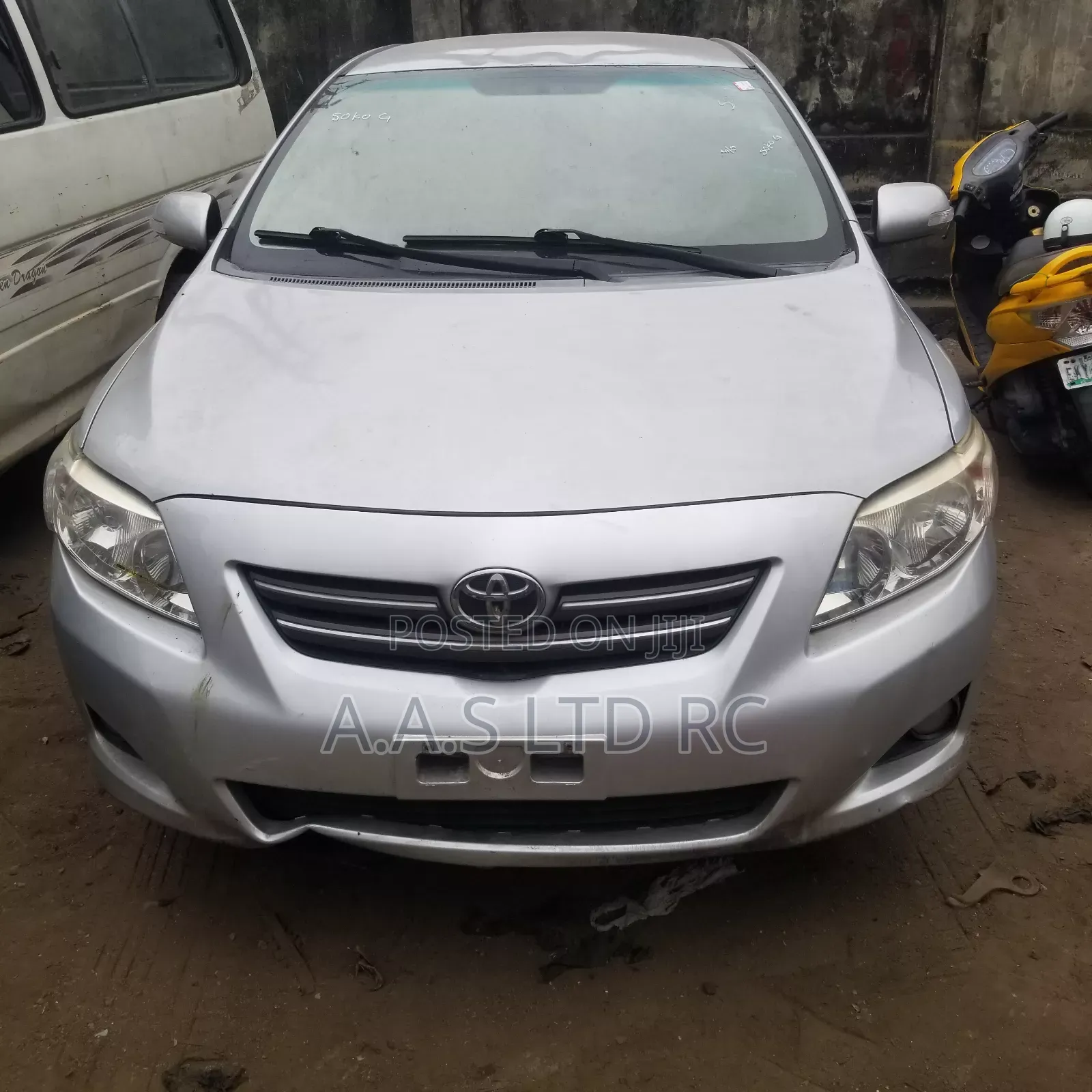 Toyota Corolla LE 4dr Sedan (1.8L 4cyl 4A) 2010 Silver