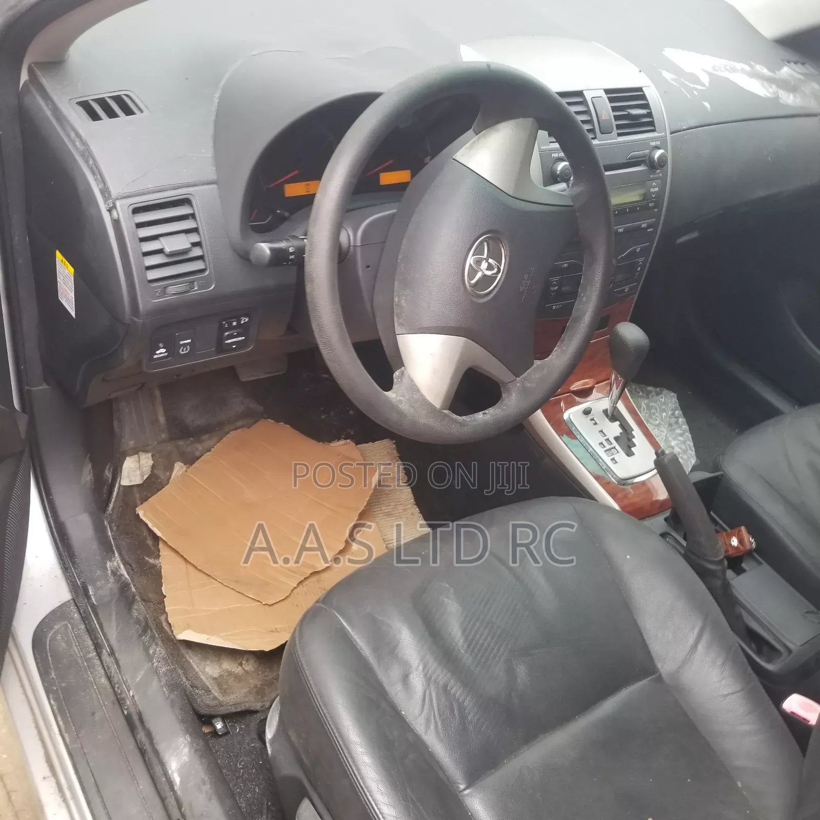 Toyota Corolla LE 4dr Sedan (1.8L 4cyl 4A) 2010 Silver