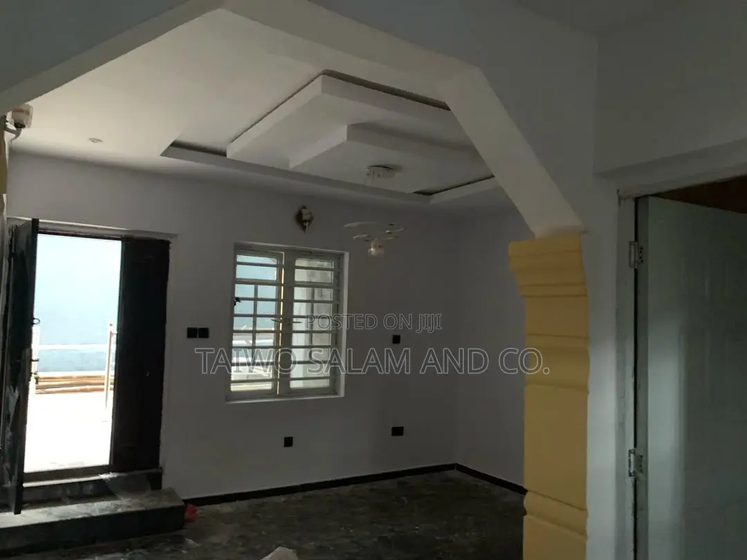 2bdrm Block of Flats in Lagelu for rent