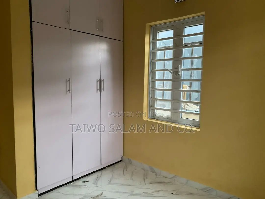 2bdrm Block of Flats in Lagelu for rent