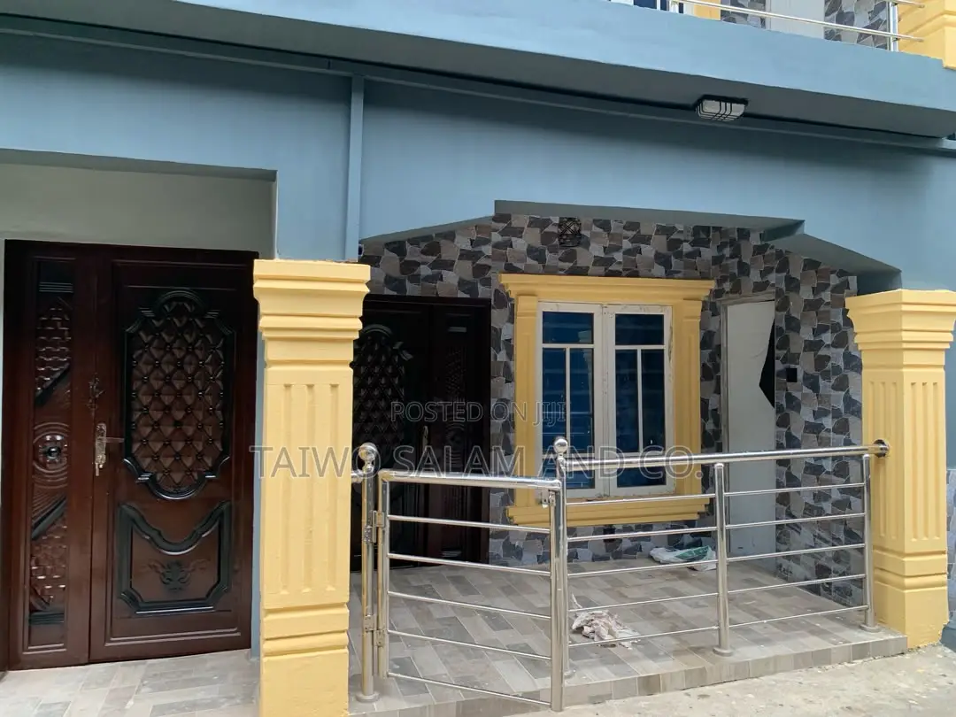2bdrm Block of Flats in Lagelu for rent